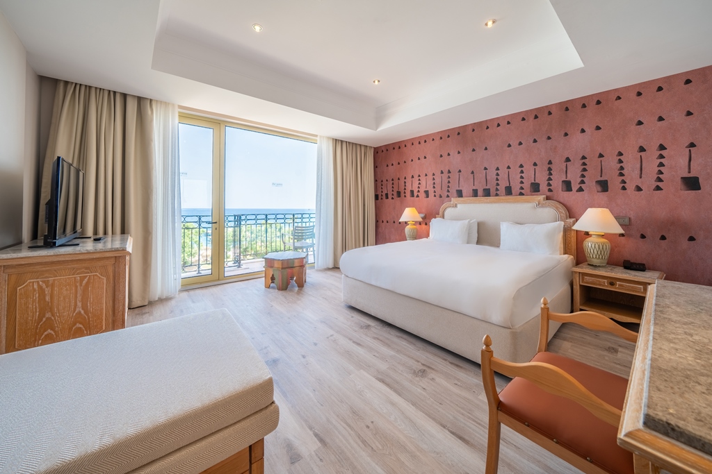 Family Room Land View