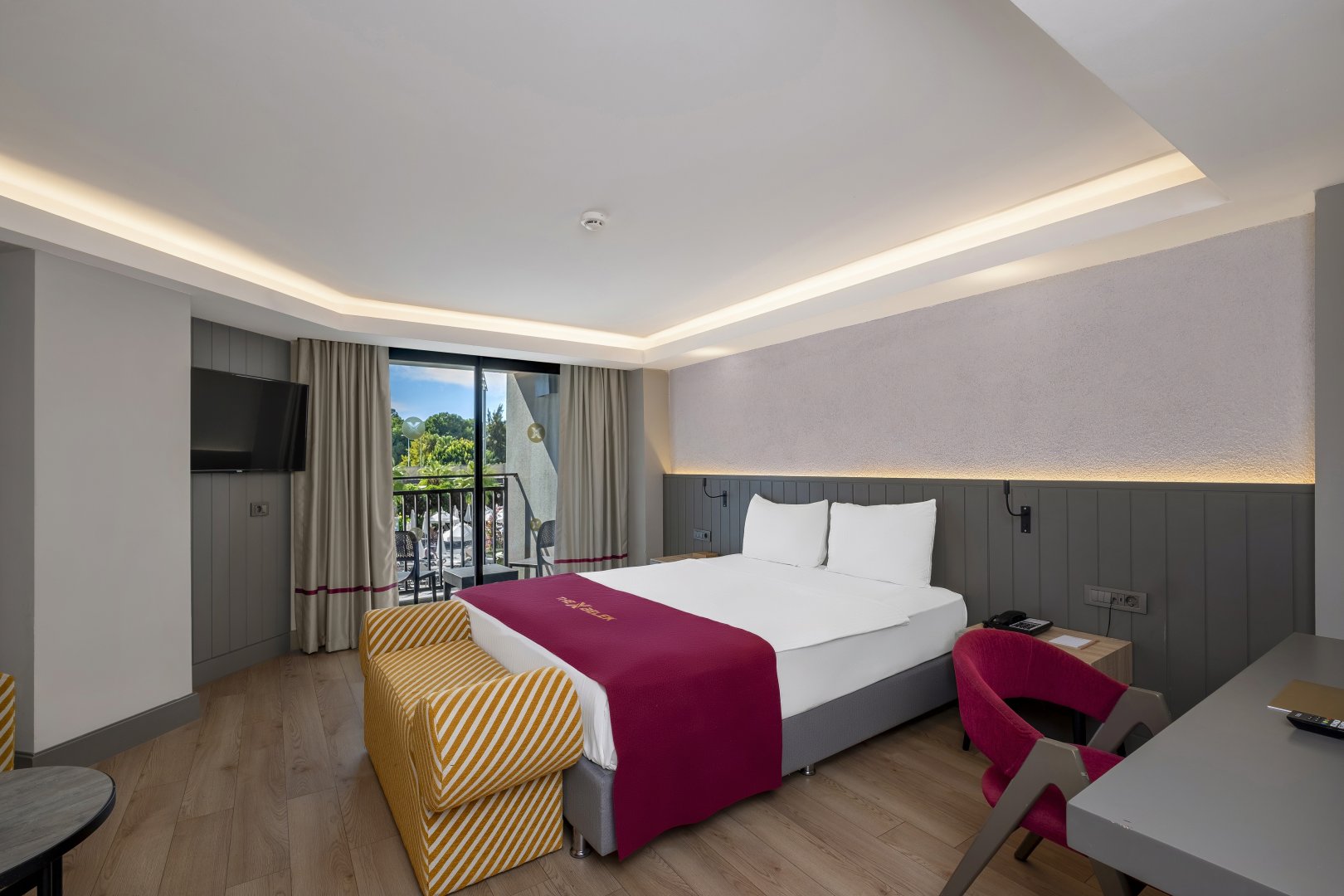 DELUXE ROOM WITH JACUZZI 