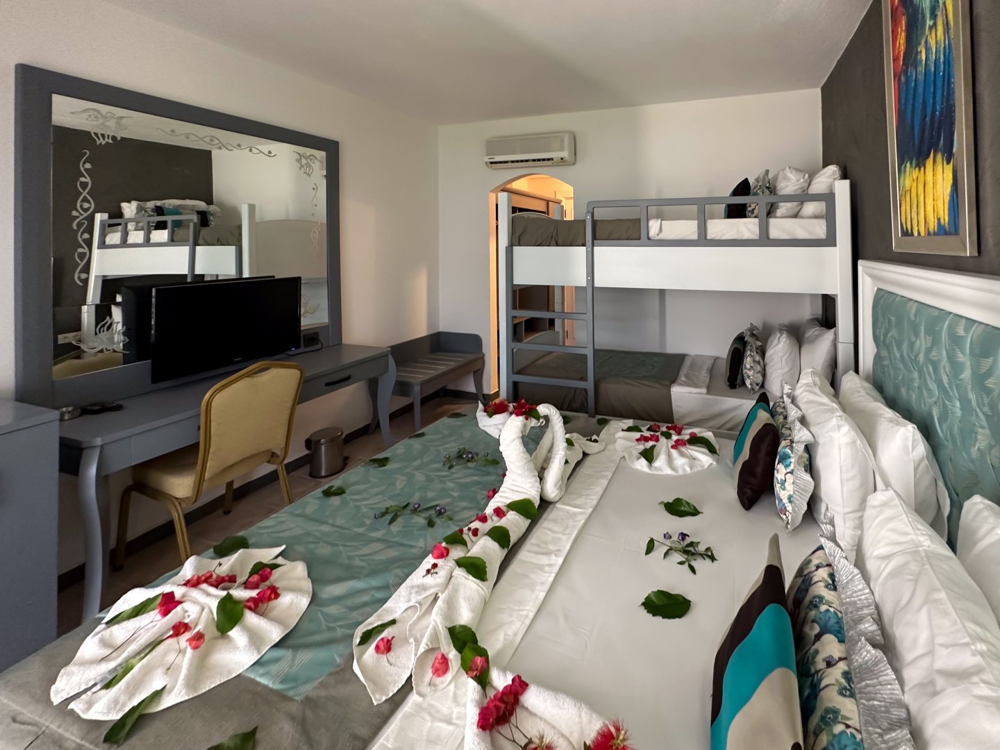 FAMILY ROOM WITH BUNKBED