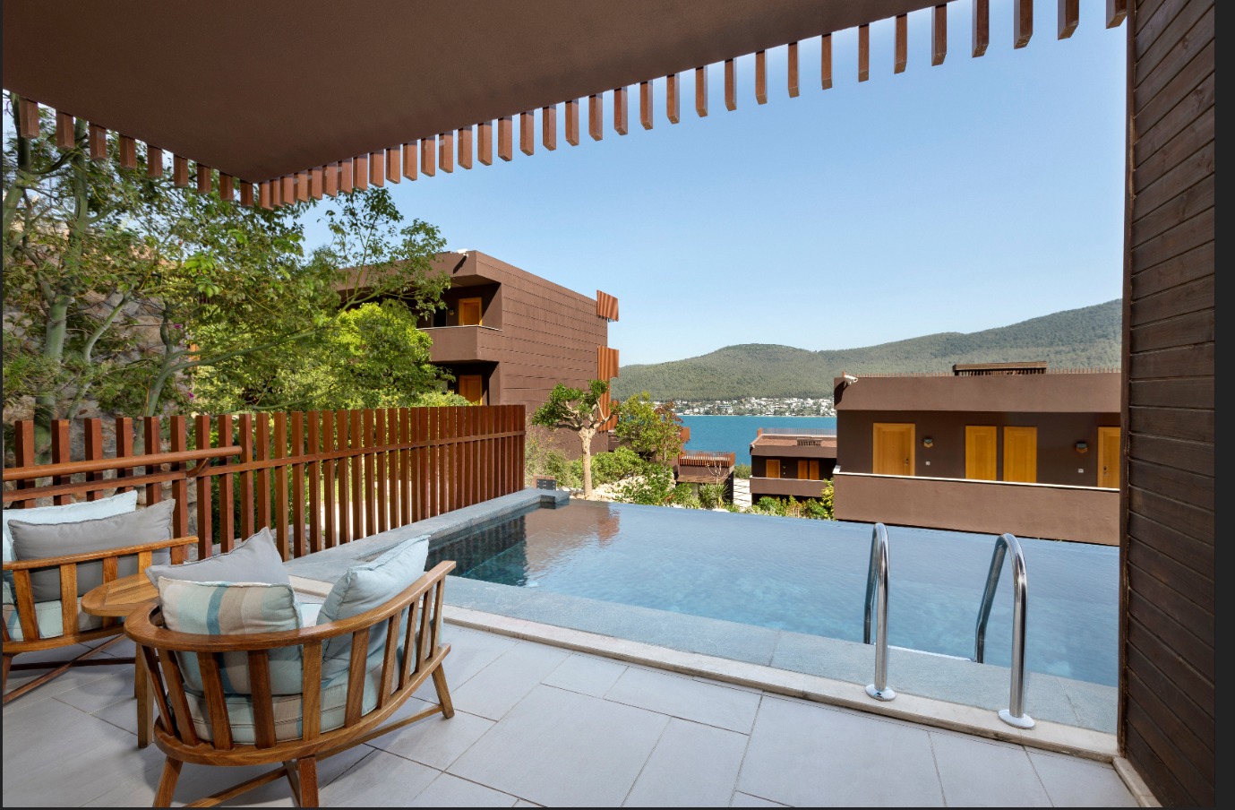 SWIM UP STANDARD ROOM