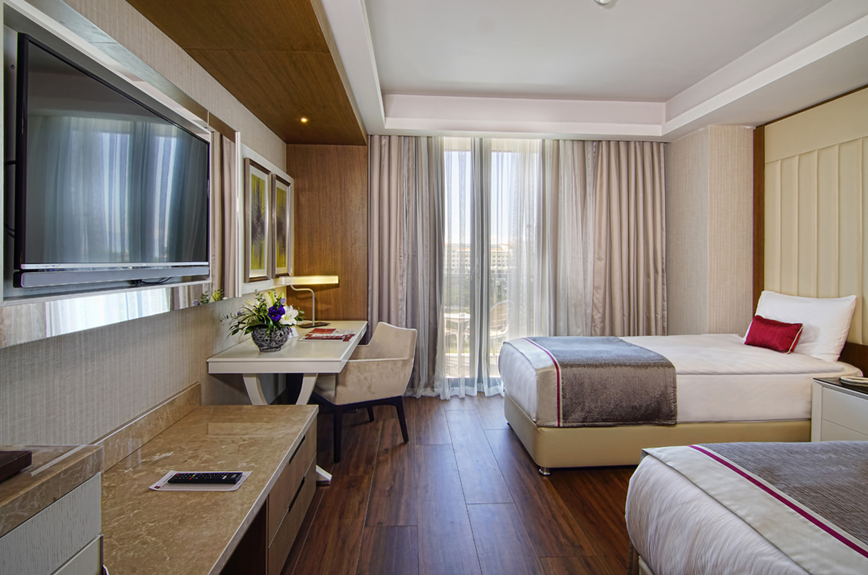 SUITE FAMILY LAND VIEW