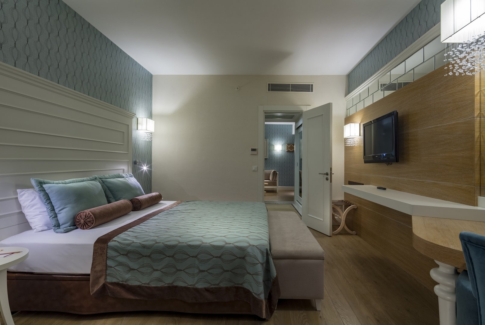 FAMILY ROOM 2 BEDROOMS LAND VIEW