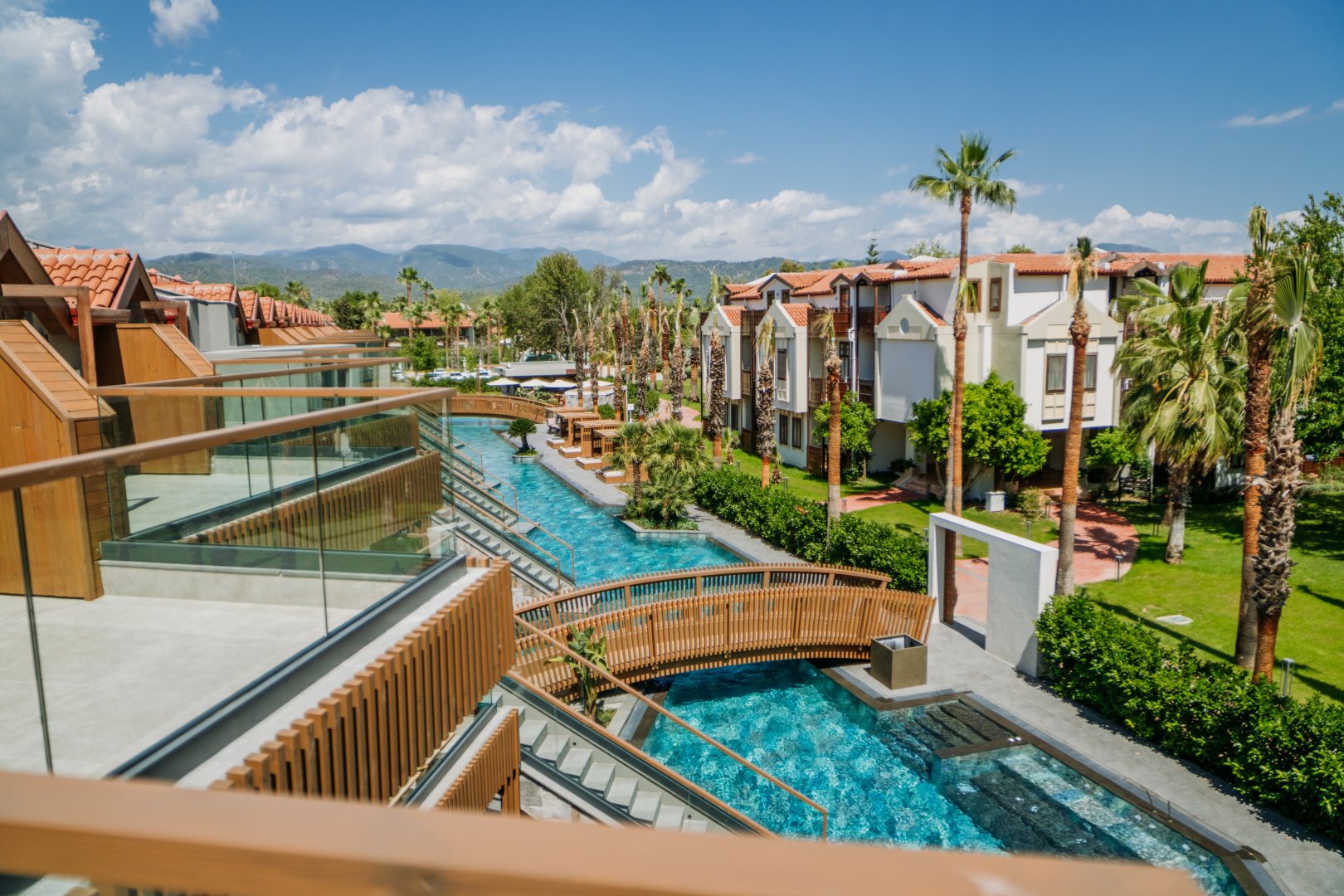 LAGOON ROOF ROOM - POOL VIEW