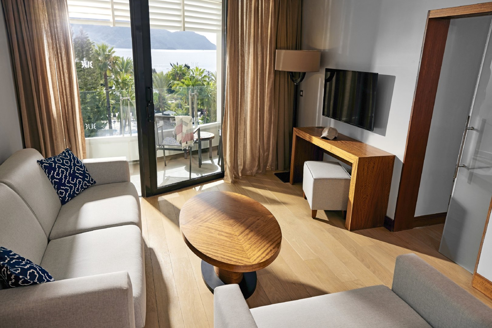 Deluxe Suite Sea View Room