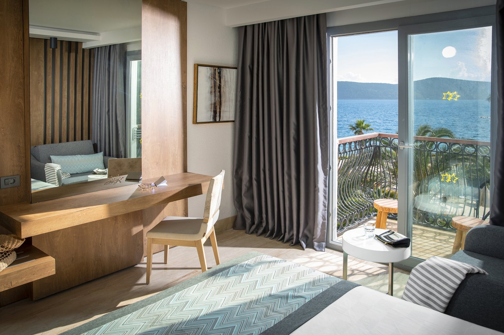 STANDARD MAINBUILDING WITH BALCONY / Limited Sea View