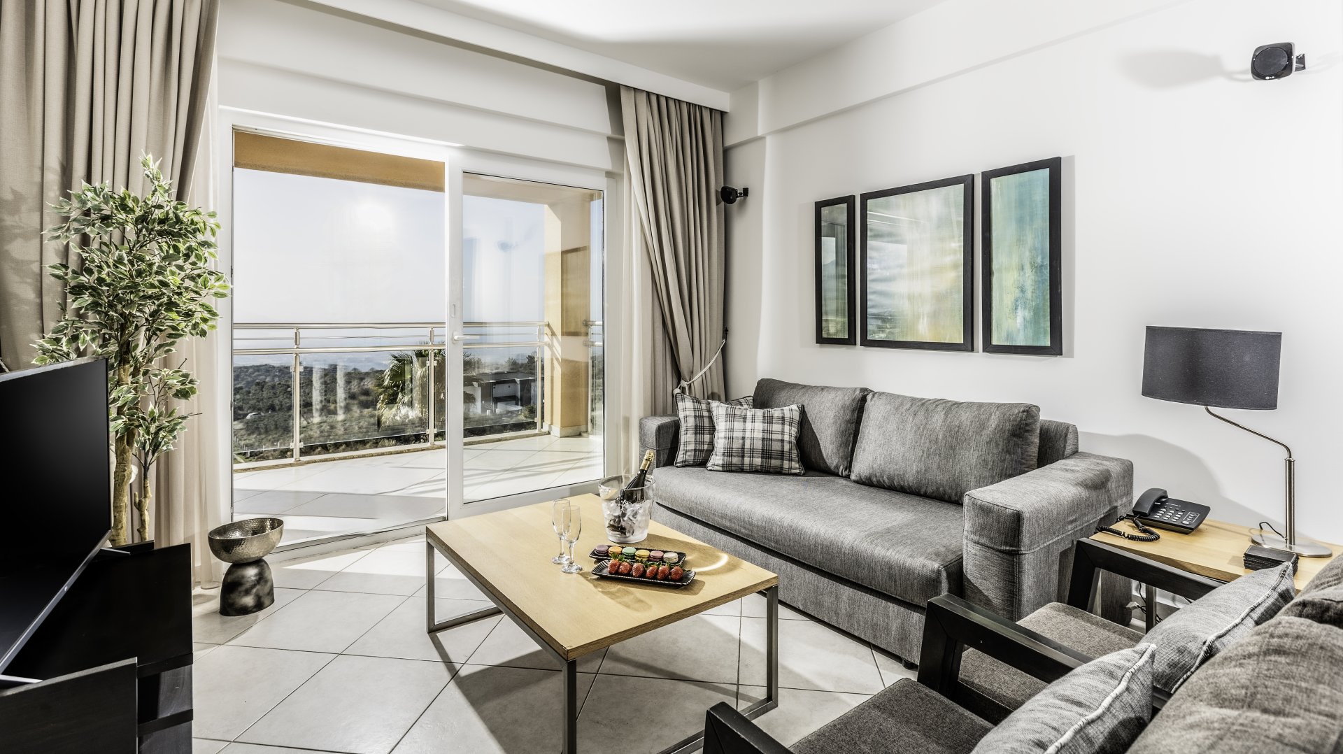 SUPERIOR SUITE 2 BEDROOMS BALCONY OR TERRACE