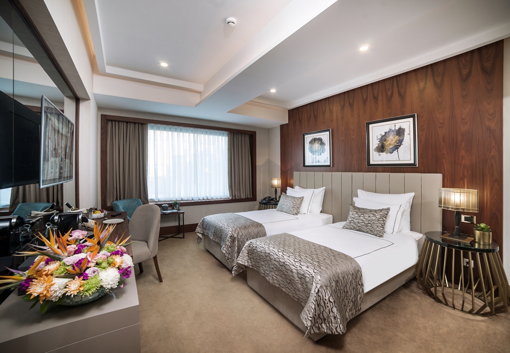 SUPERIOR ROOM CORNER