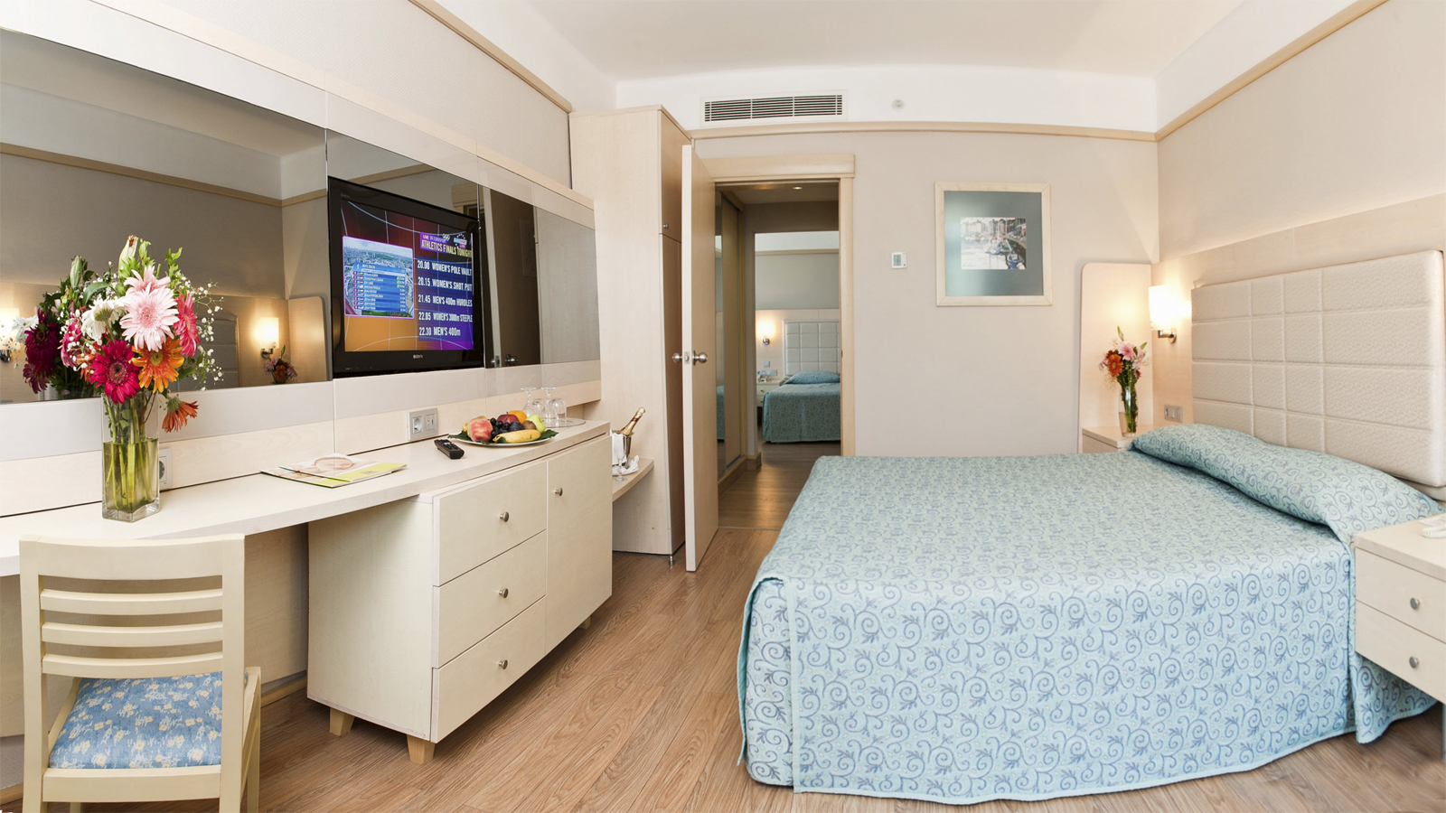 FAMILY ROOM 2 BEDROOMS