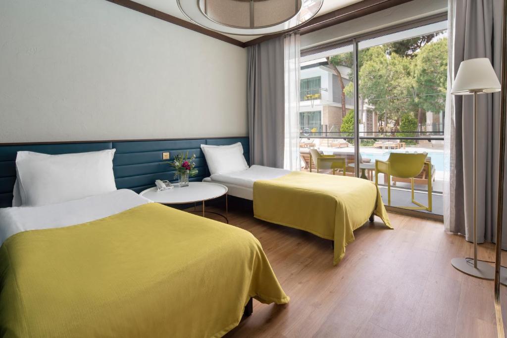 Lagoon Duplex Swim Up