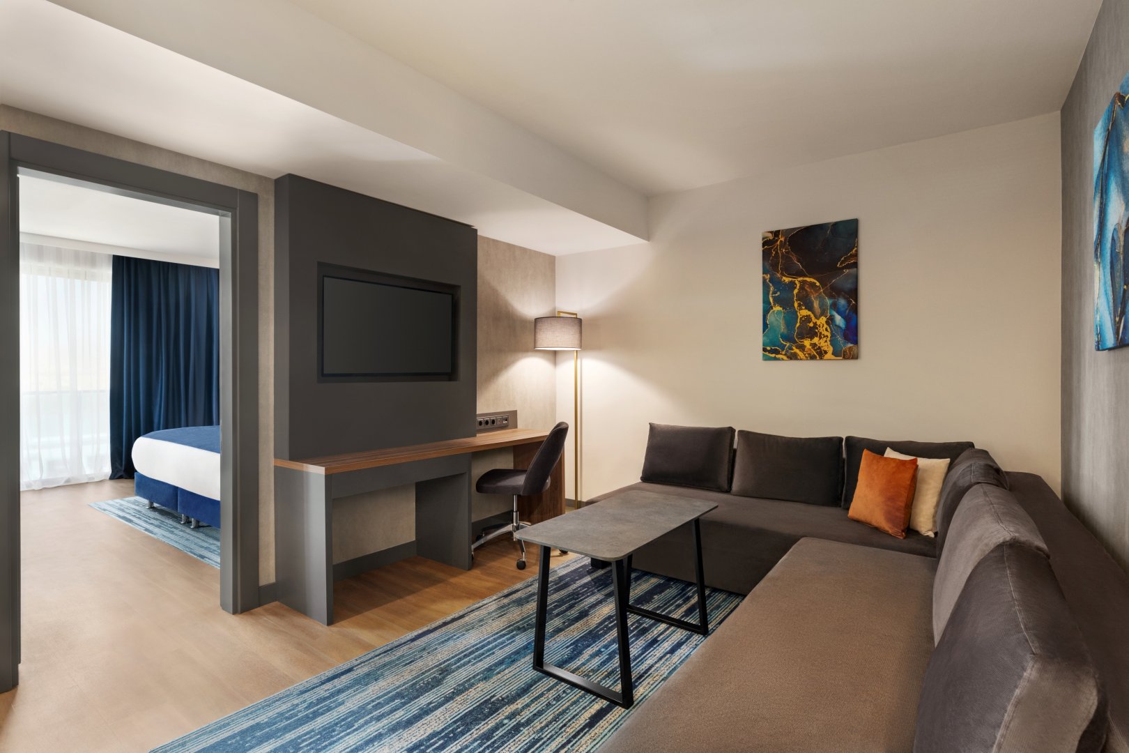 Executive Suit Jetted Tub