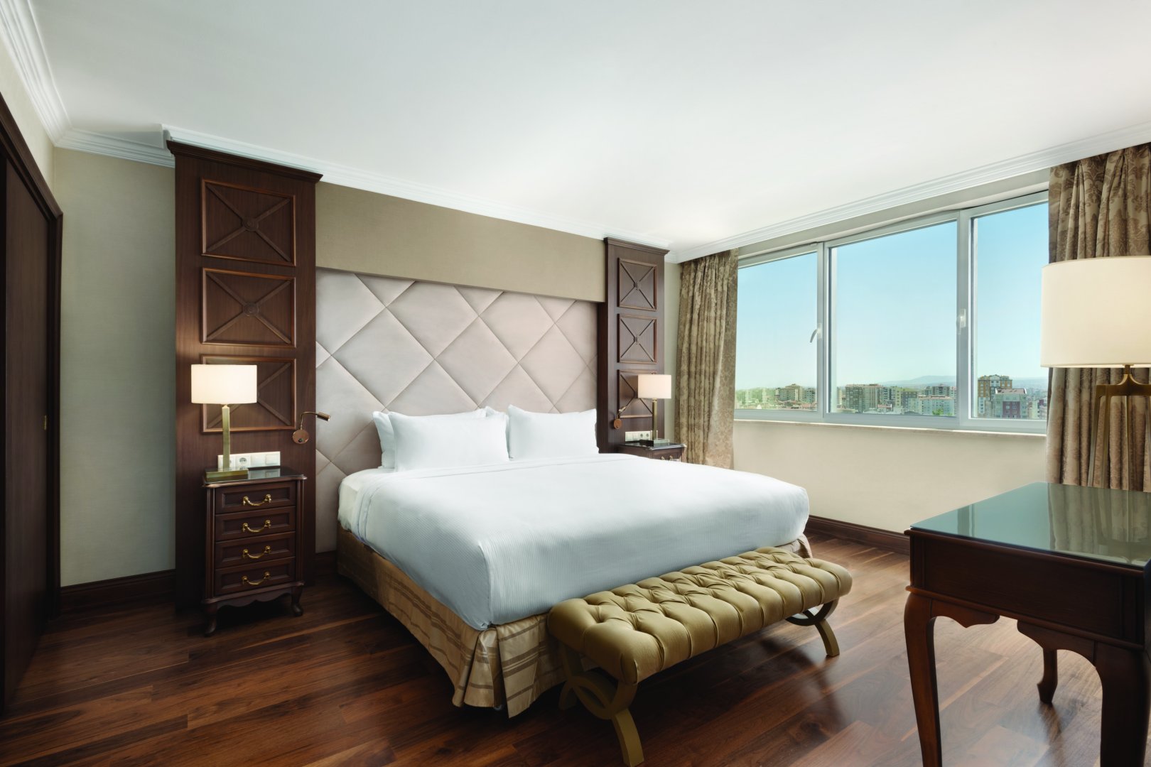 EXECUTIVE KING SUITE WITH TERRACE