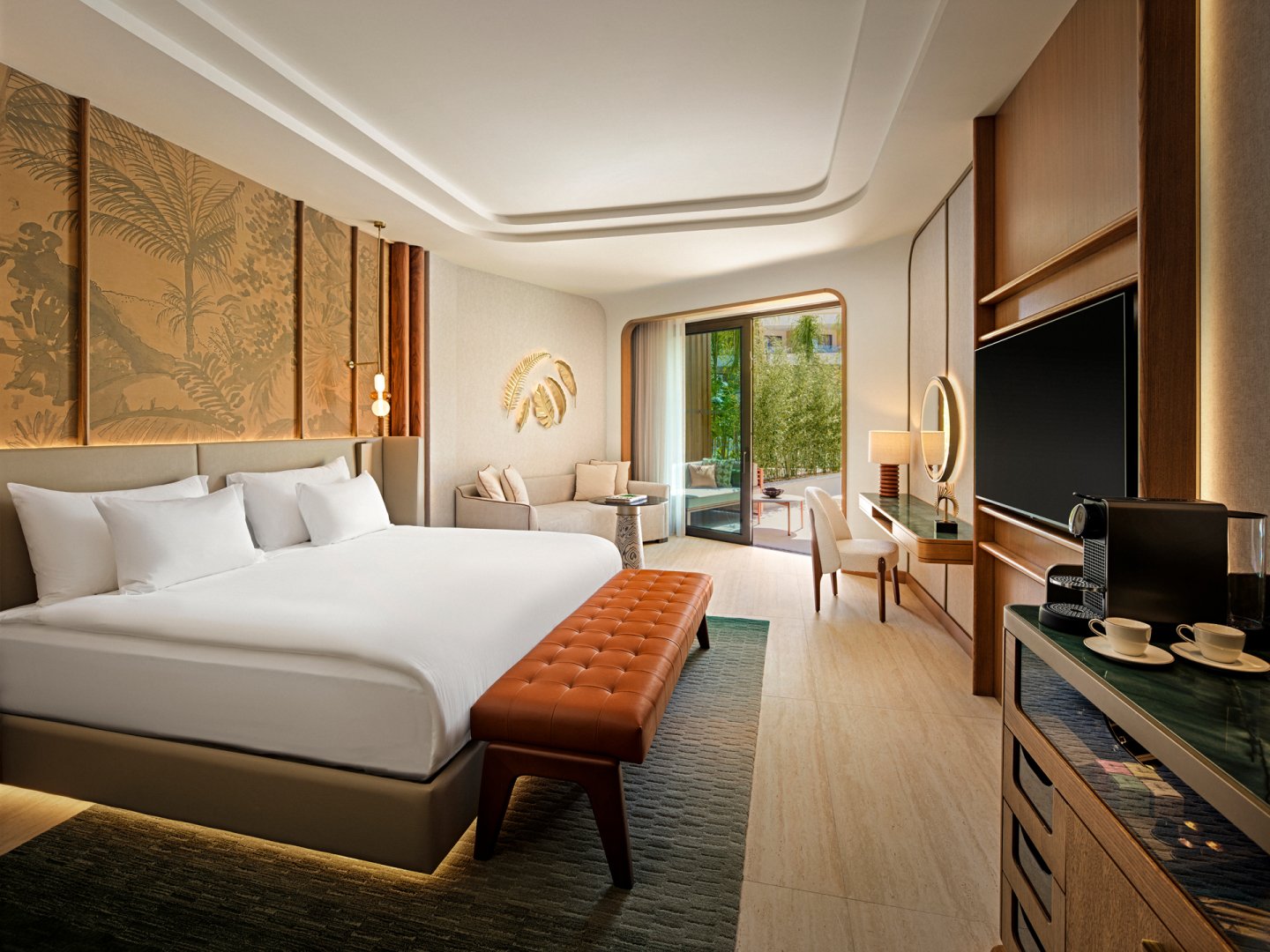 CLUB DELUXE SWIM UP (ADULT ZONE)