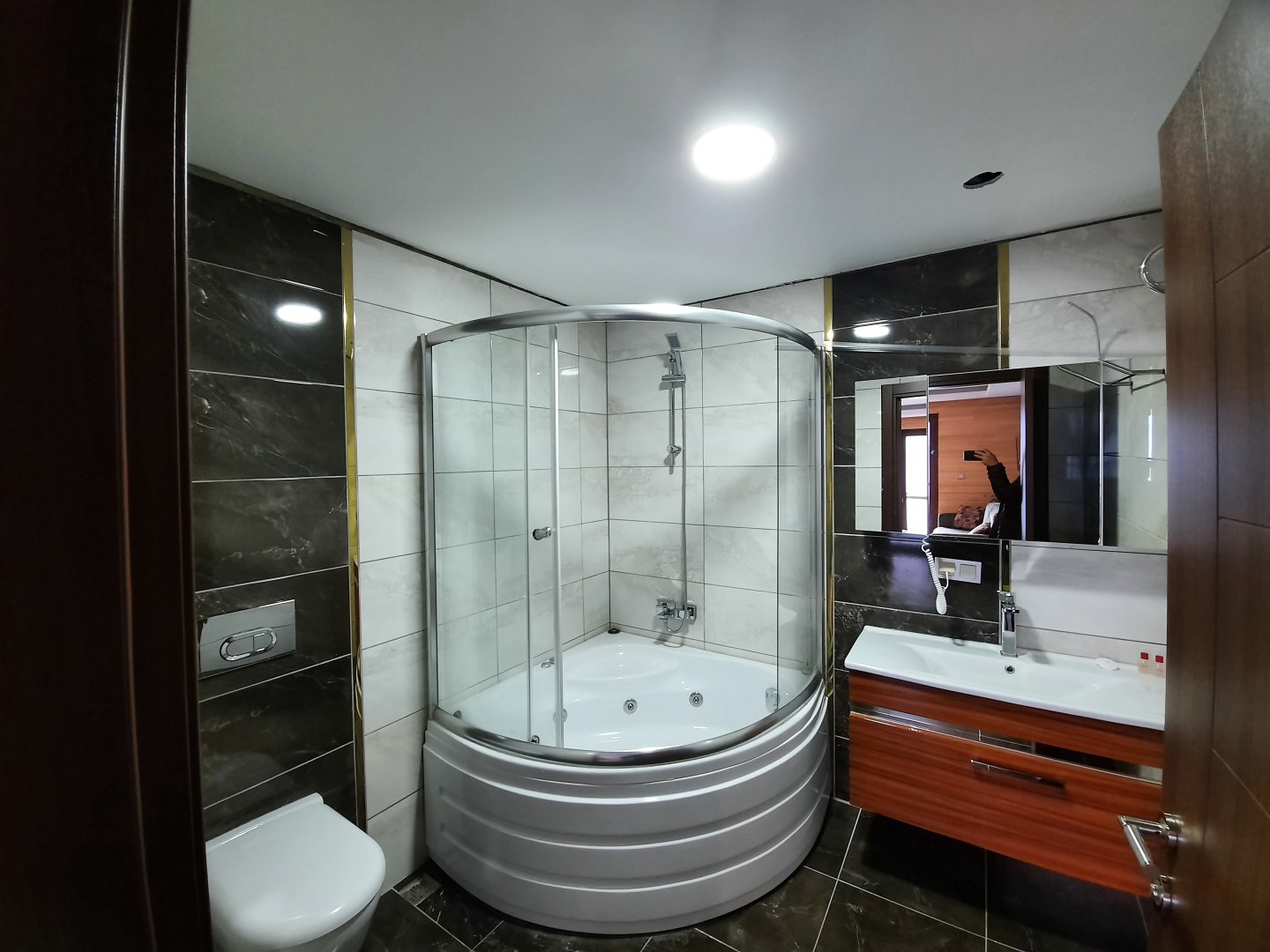 ÇİFT KİŞİLİK GÖL MANZARALI ODA