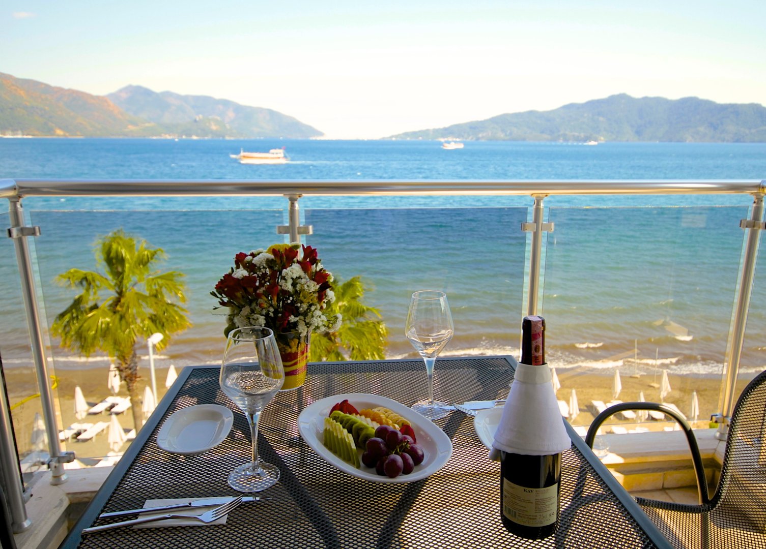 YANDAN DENİZ MANZARALI ODA