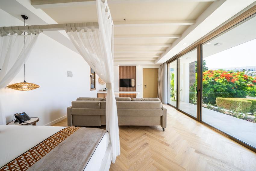 Acapulco Garden Suit Oda