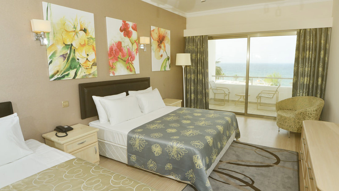 Deluxe Deniz Manzaralı Balkonlu Oda