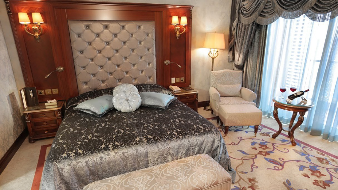 Royal Deluxe Standart Kara Manzaralı Oda