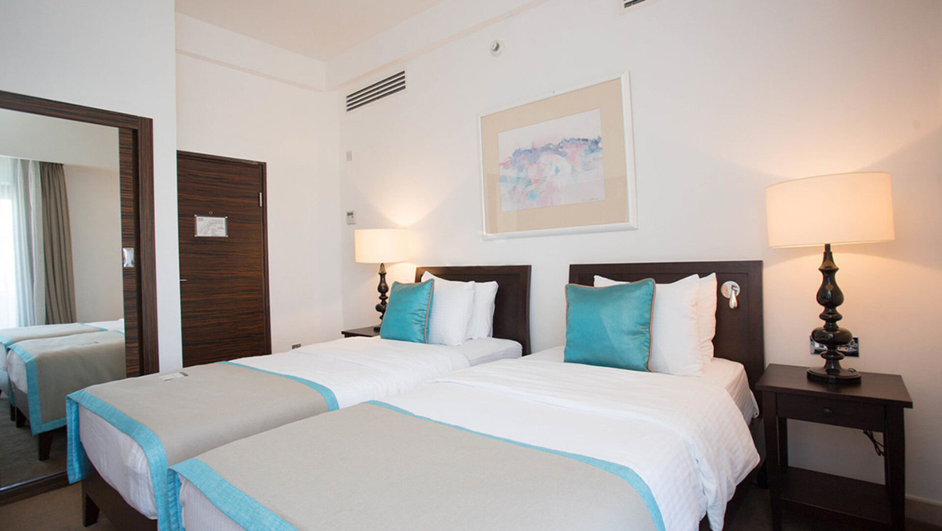 Balkonsuz Bahçe Manzaralı Oda