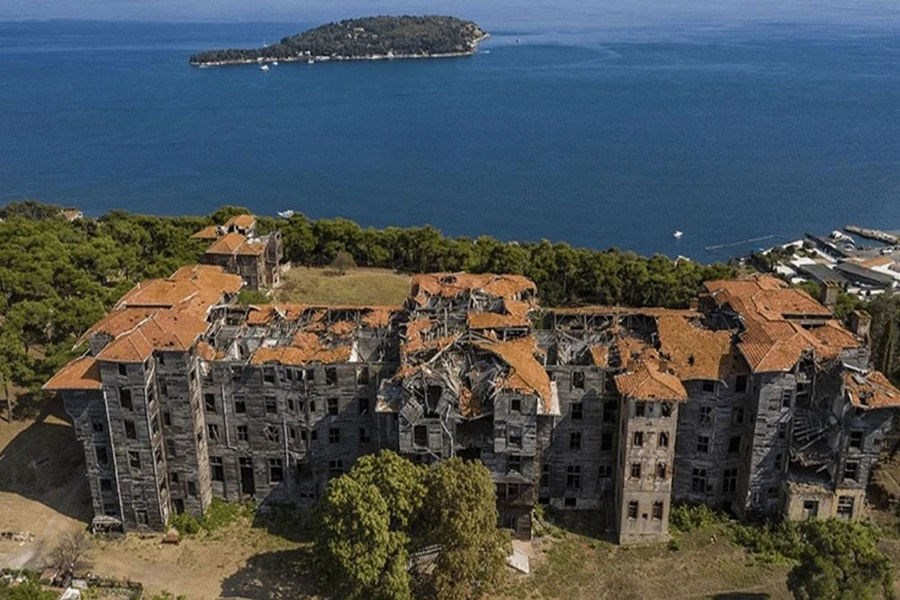 Fener Rum Patrikhanesi, Büyükada Rum Yetimhanesi'ni Otele Dönüştürüyor