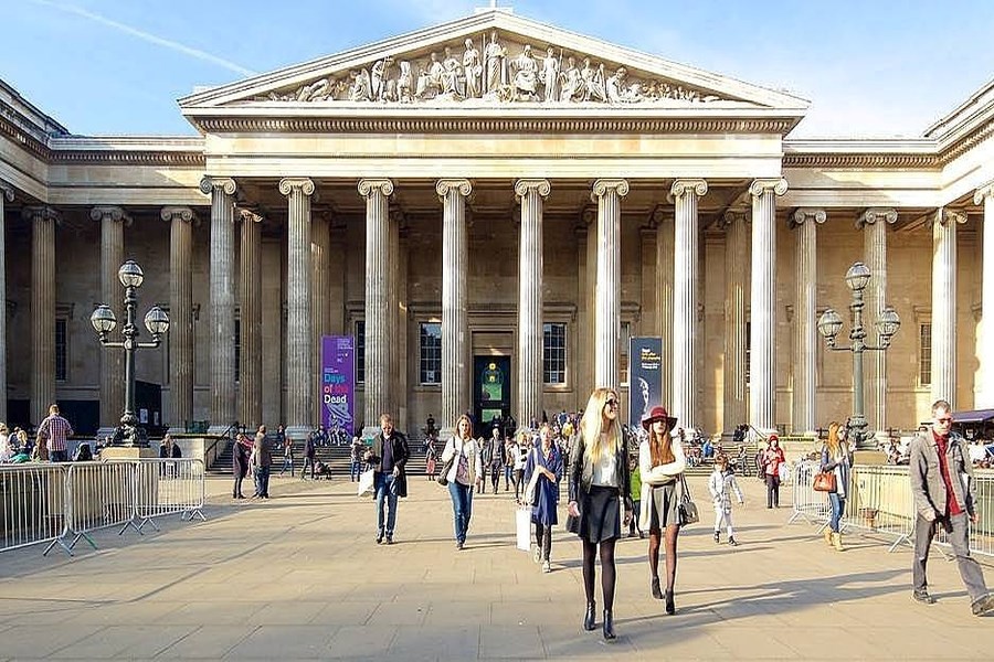 İngiltere, Londra'daki Müzelerde Gece Turları Başladı