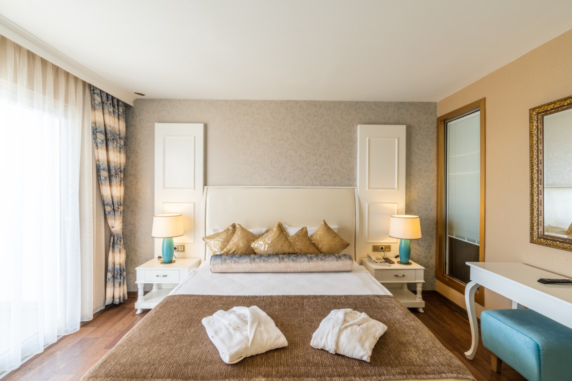 Serenity Suit Sea View