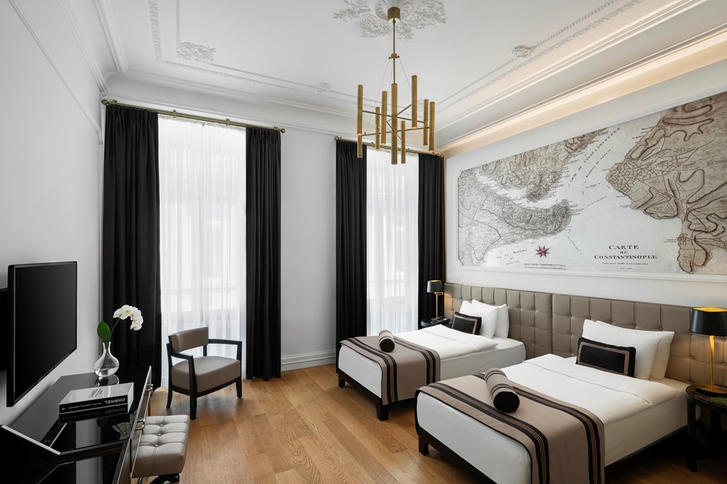 DELUXE DOUBLE ROOM TWIN 