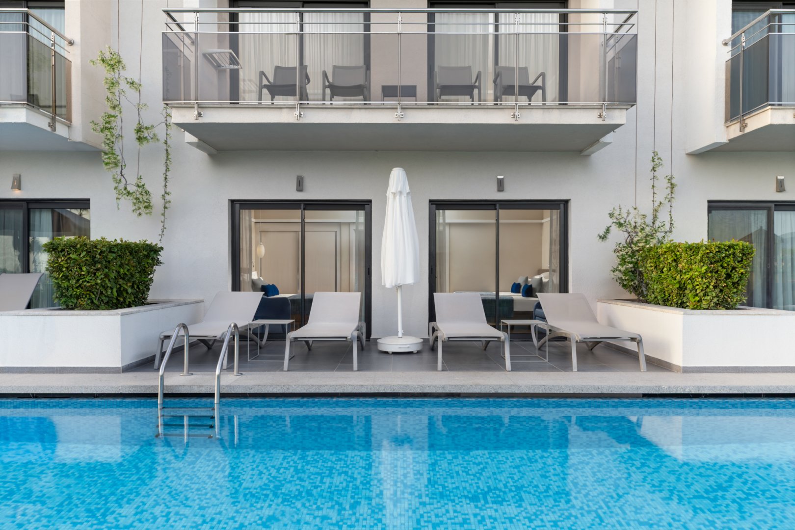 FAMILY SUPERIOR SWIM UP