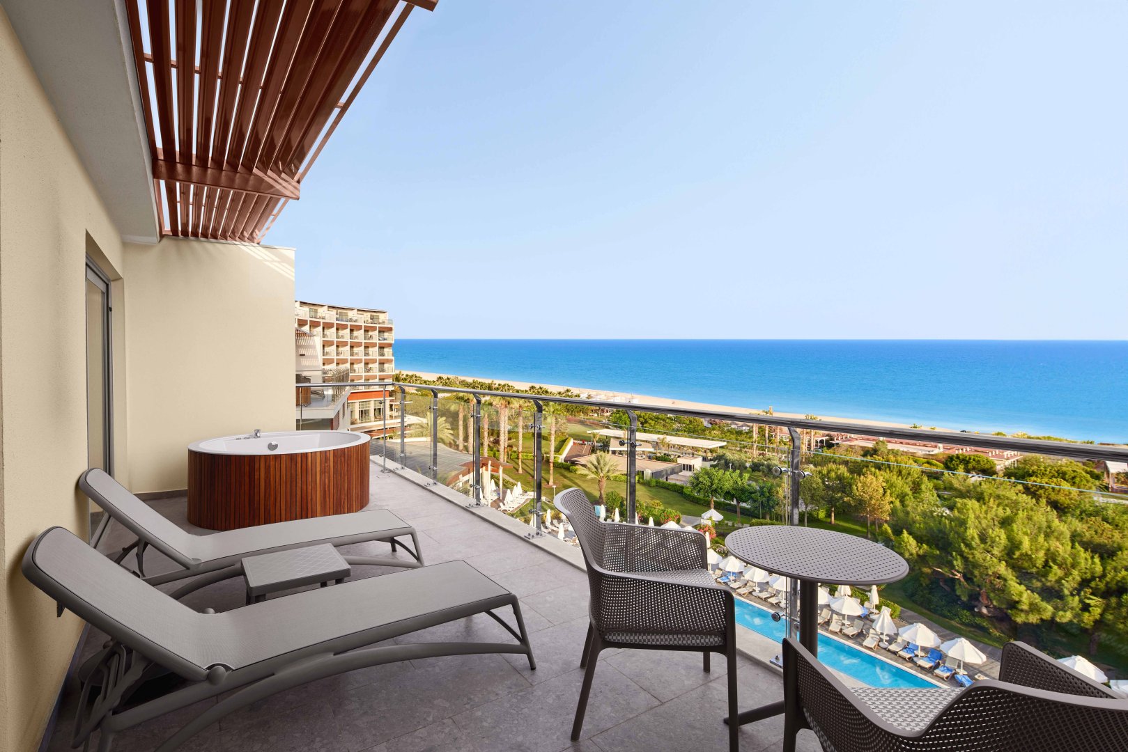 FAMILY PENTHOUSE WITH JACUZZI ON TERRACE