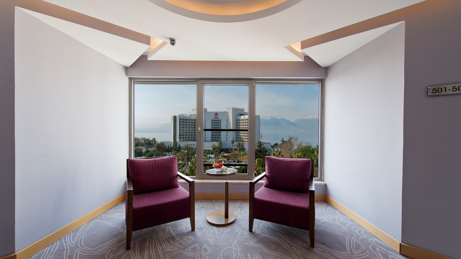 V CASUAL CITY VIEW ROOM