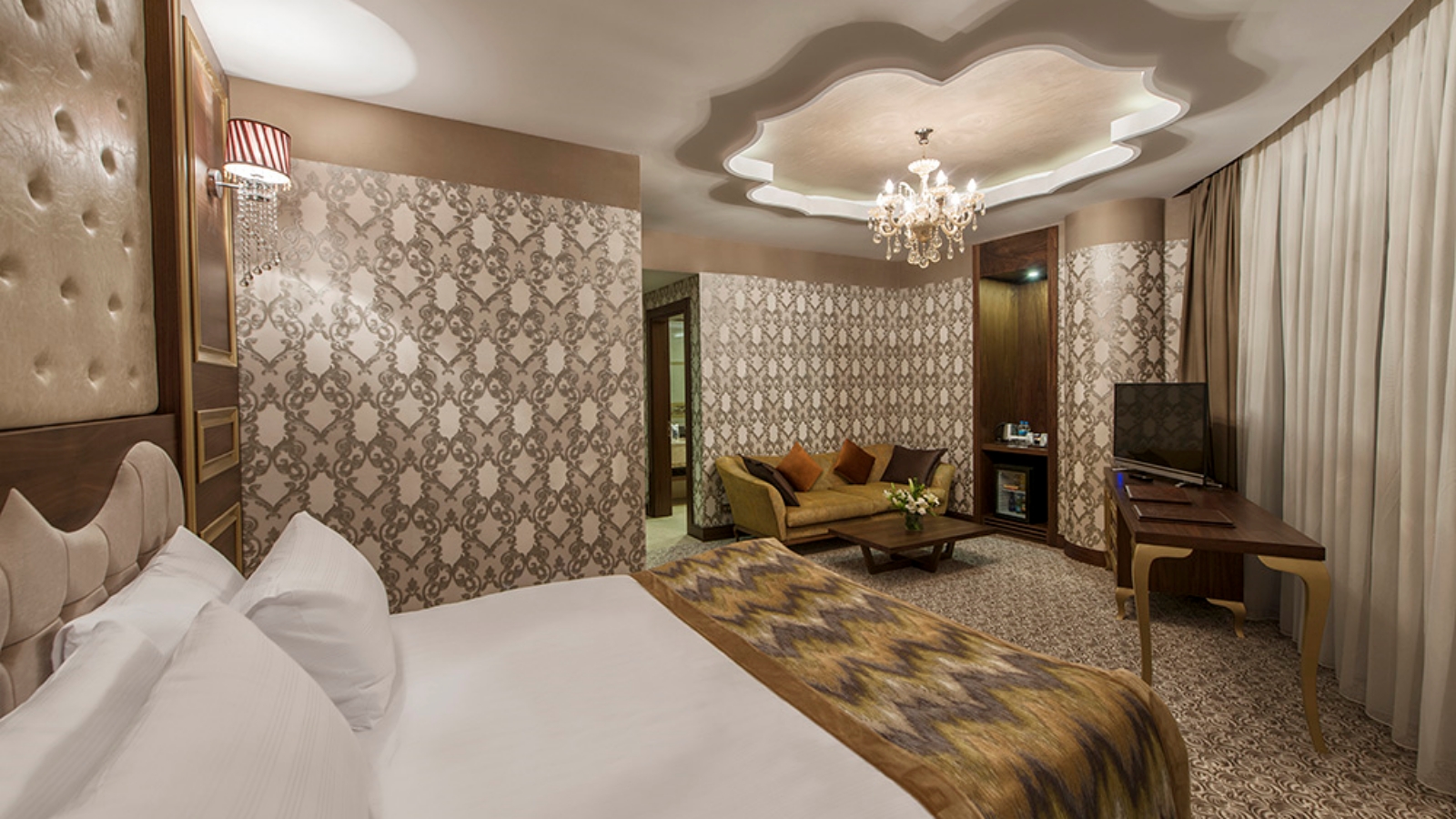 Corner - Junior Suit