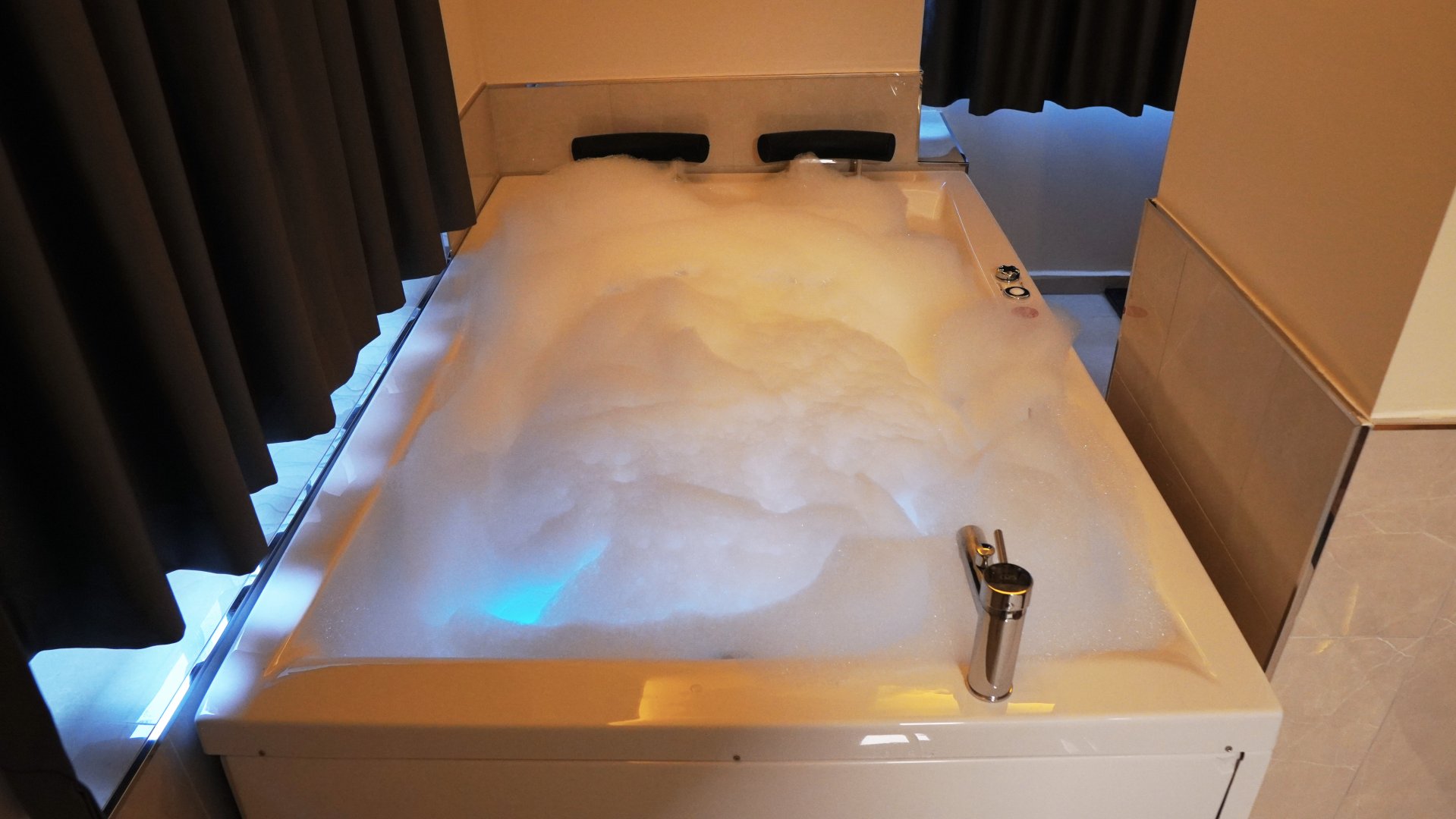 VIP Jacuzzi Room