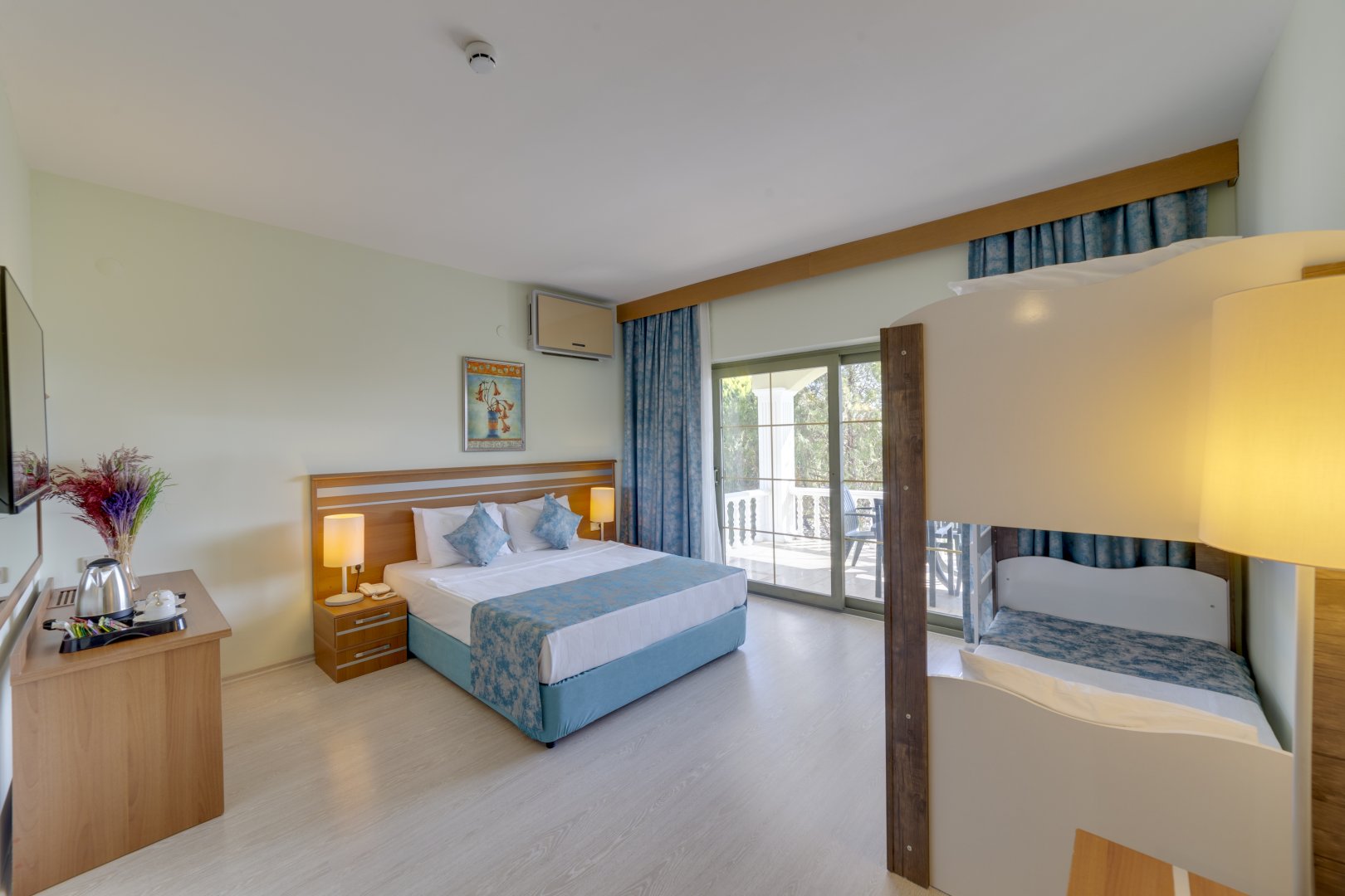 CLUB LARGE ROOM WITH BUNKBED