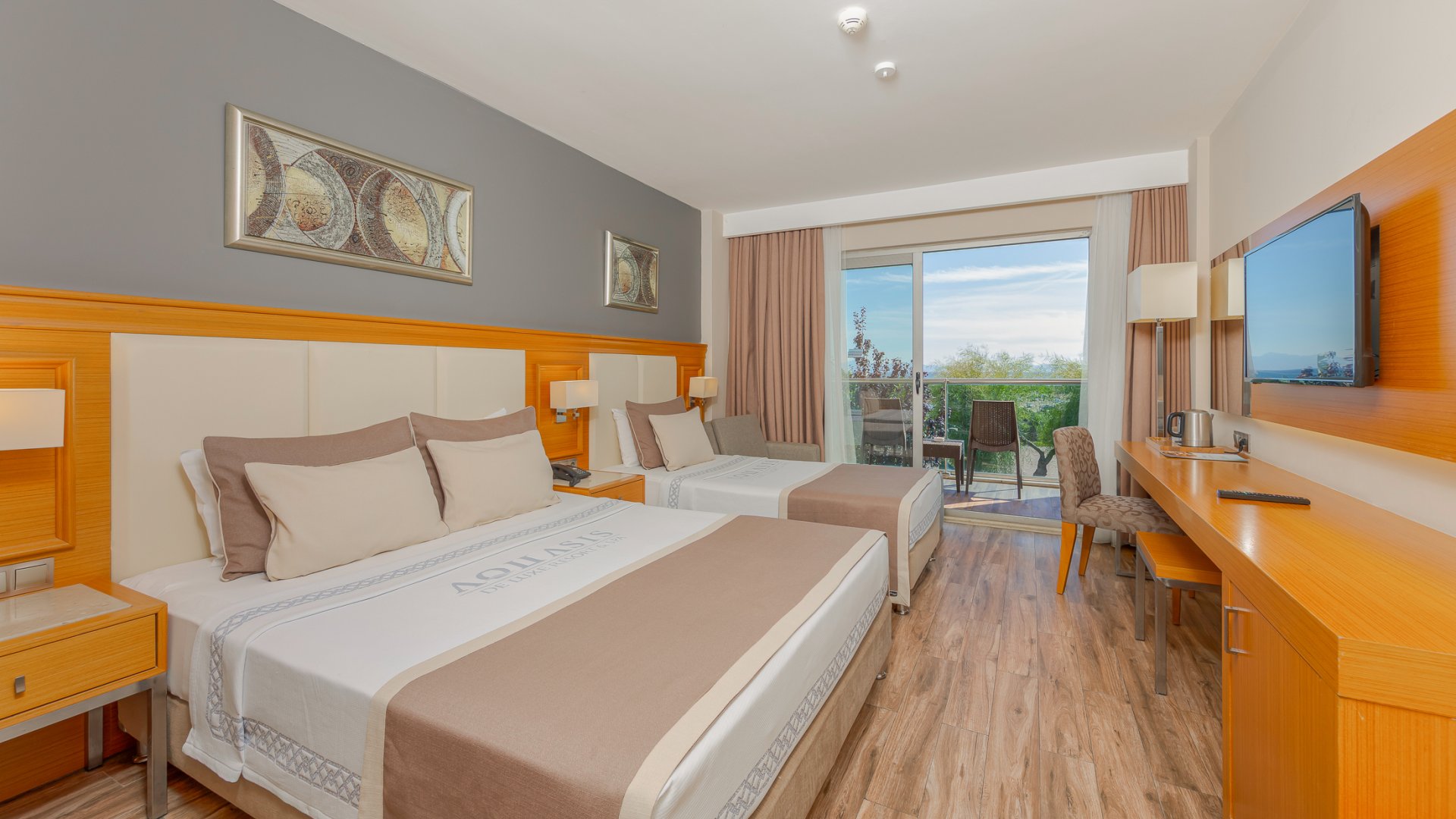 Lake  Room Land View