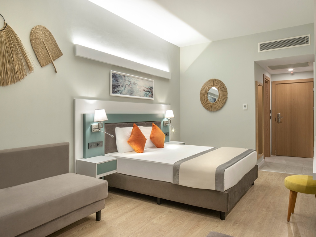 SUPERIOR ROOM POOL VIEW