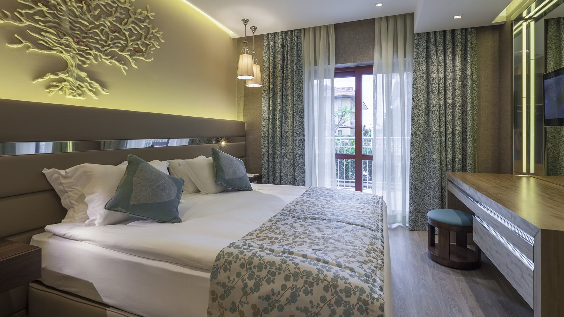 CONNECTING FAMILY ROOM