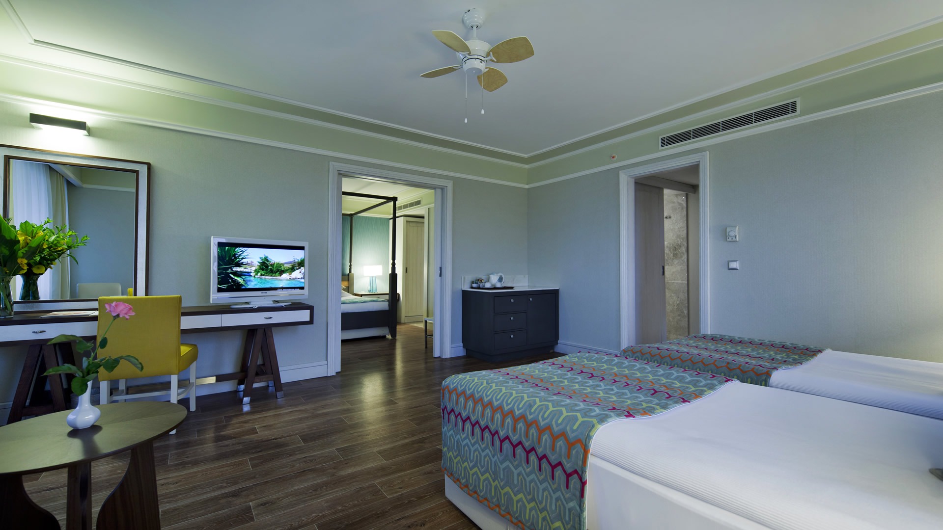 CORAL LARGE  FAMILY ROOM