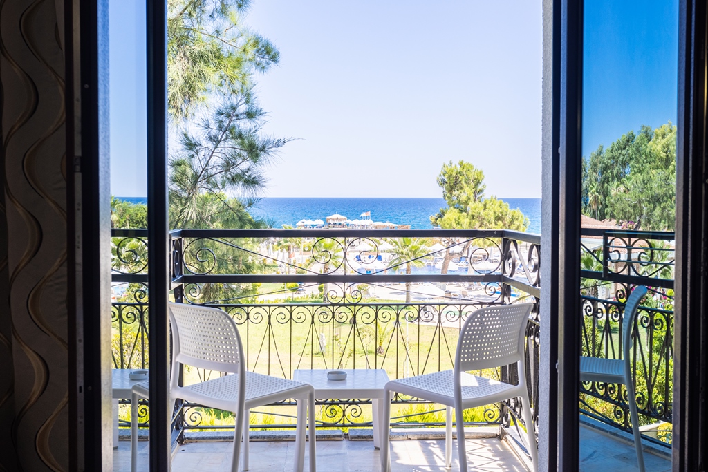 GARDEN DELUXE ROOM SEA VIEW