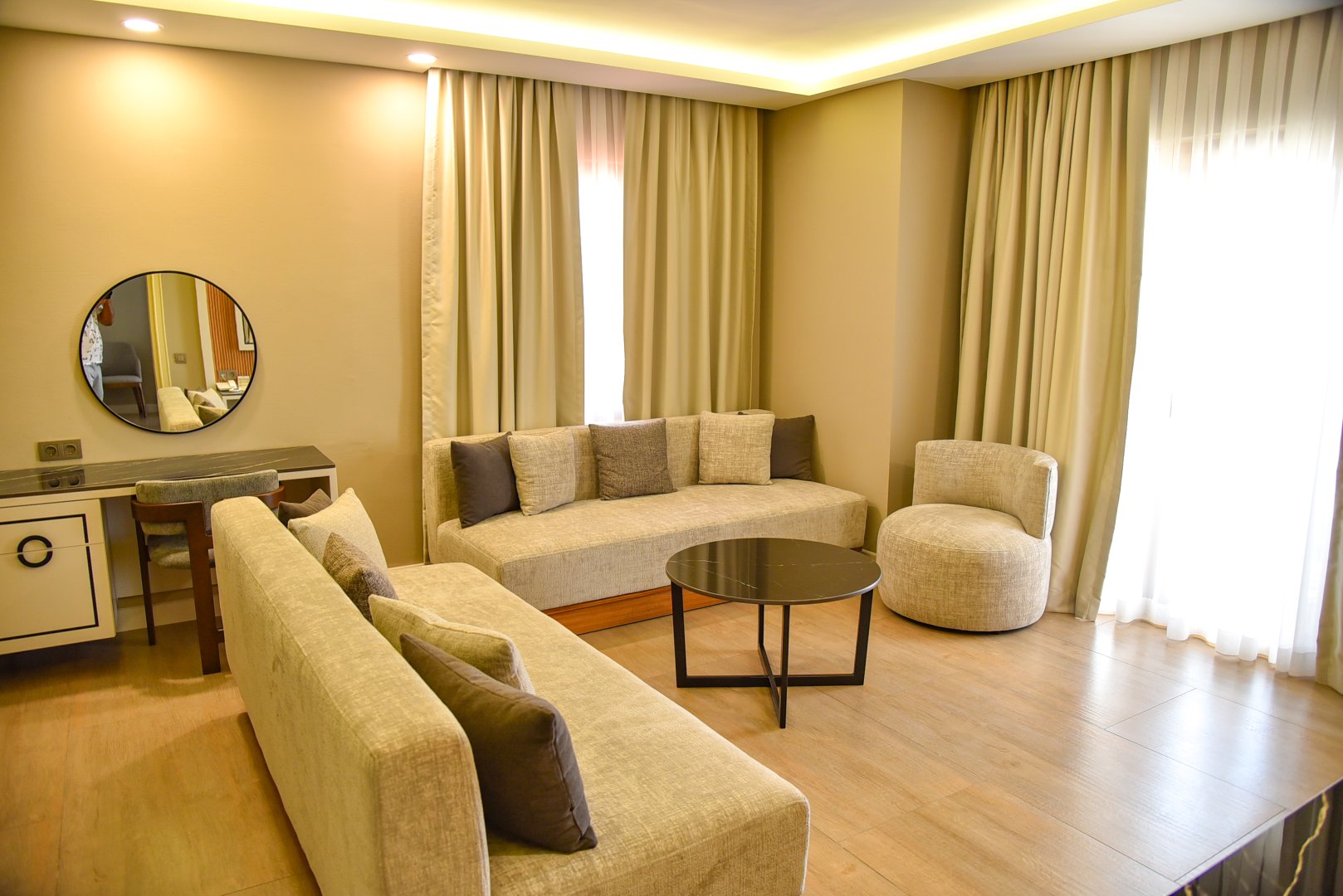 COMFORT SUIT MAIN BUILDING SEA VIEW
