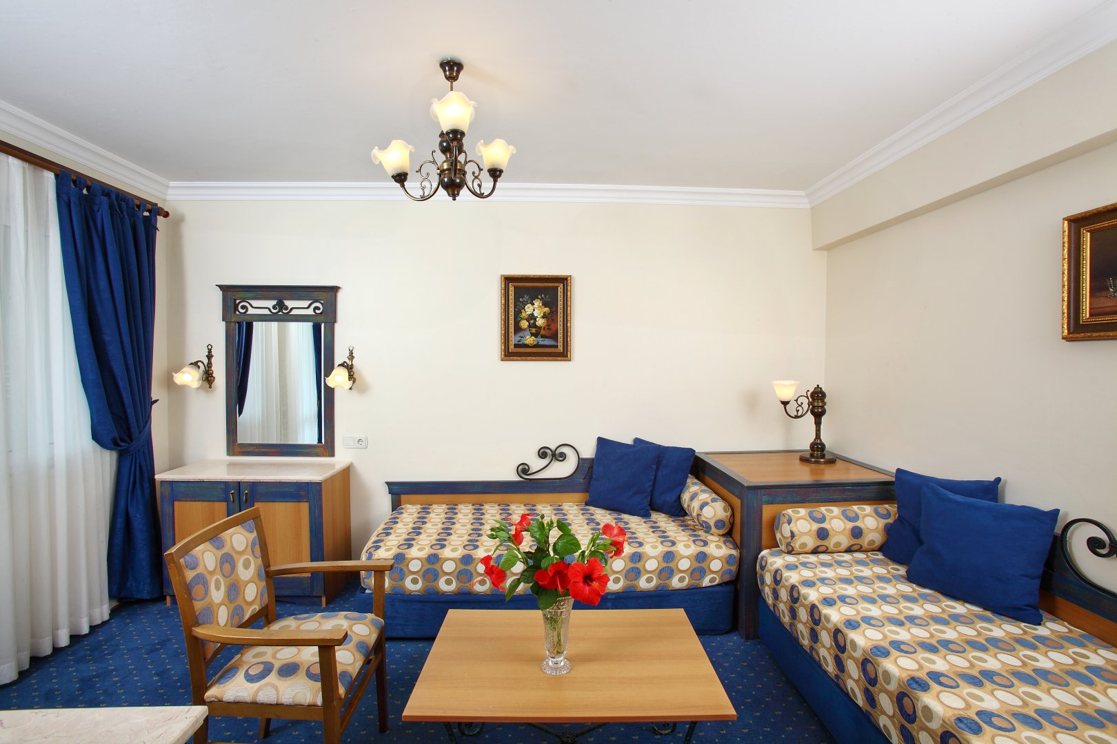 CORAL ROOM FAMILY LAND VIEW