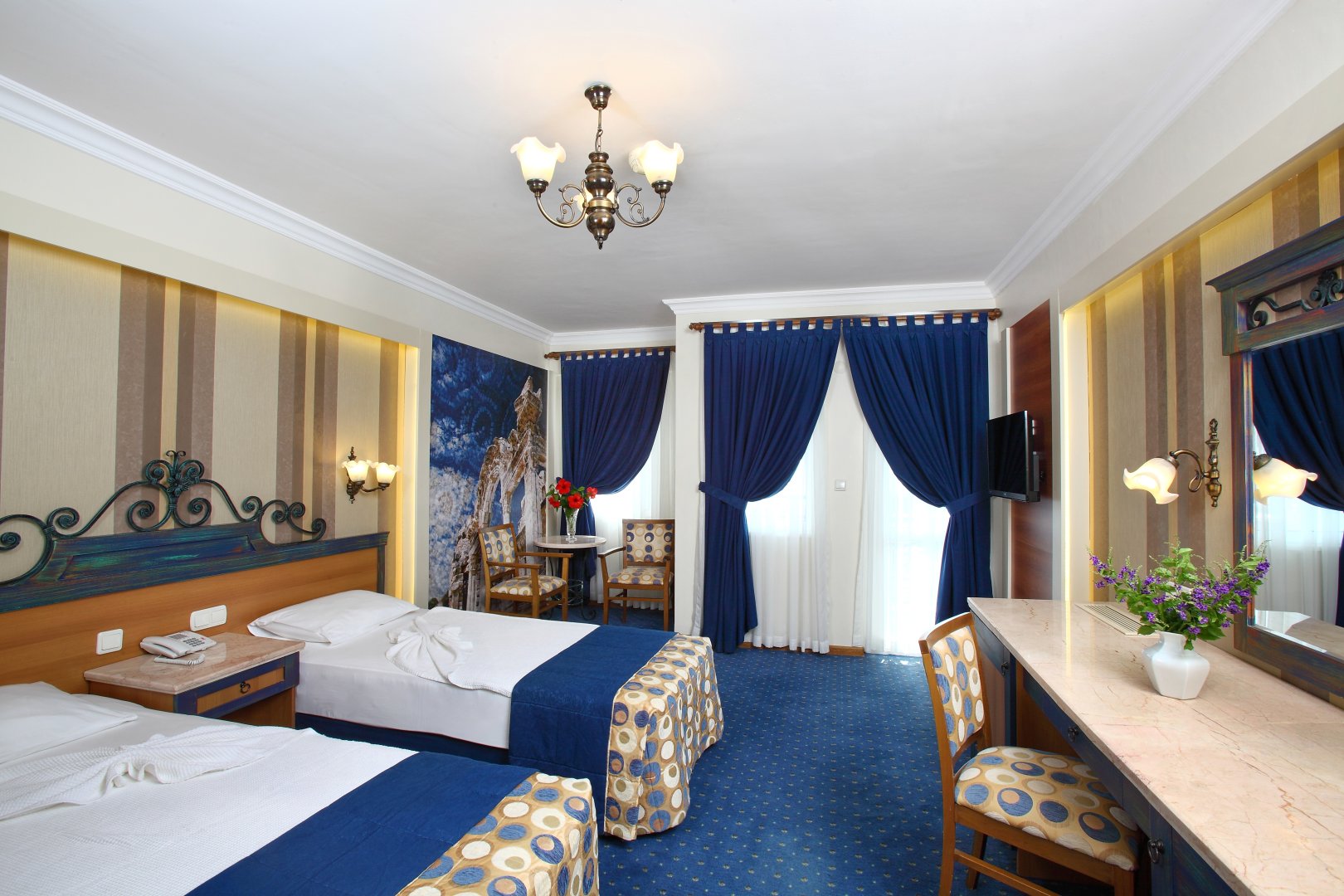 CORAL ROOM STANDARD LAND VIEW