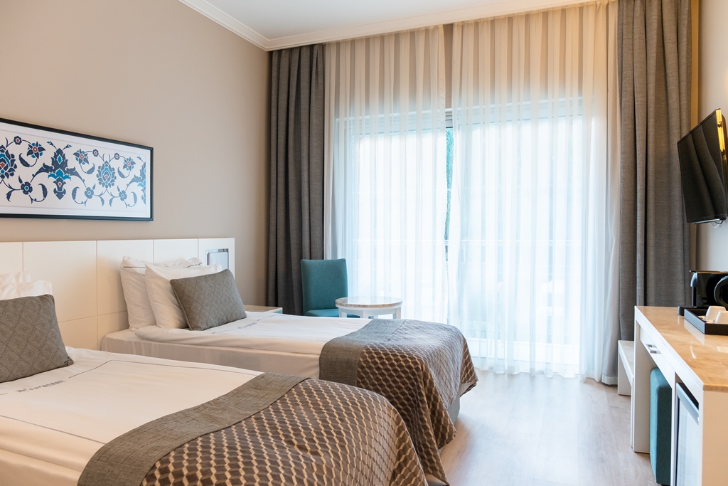 FAMILY CONNECTION ROOM 