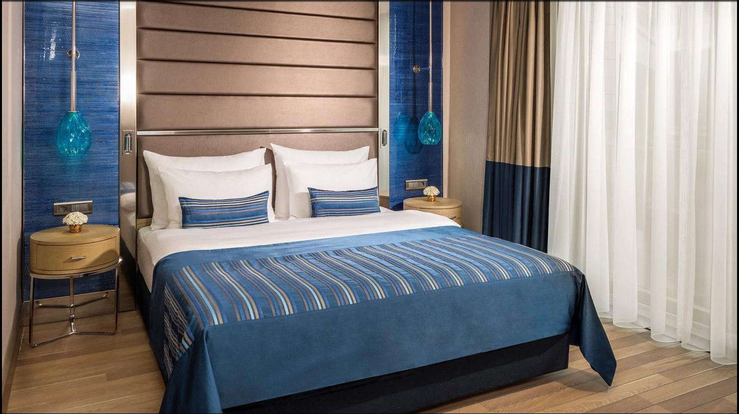 FAMILY SUITE (CLUB LOUNCH) 