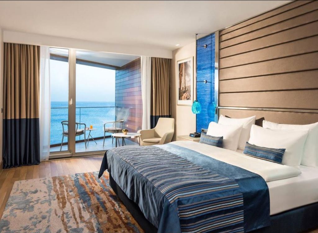 EXECUTIVE SUITE (CLUB LOUNCH)