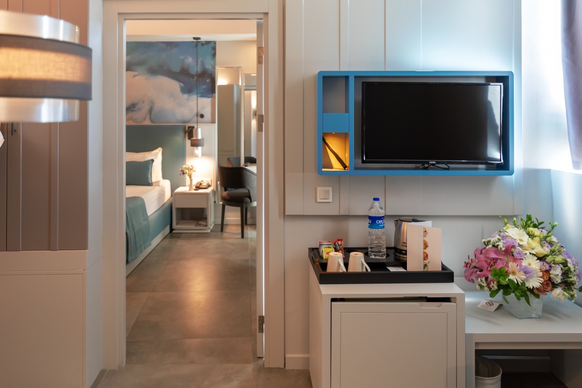 JUNIOR SUITE - (EX. FAMILY ROOM)