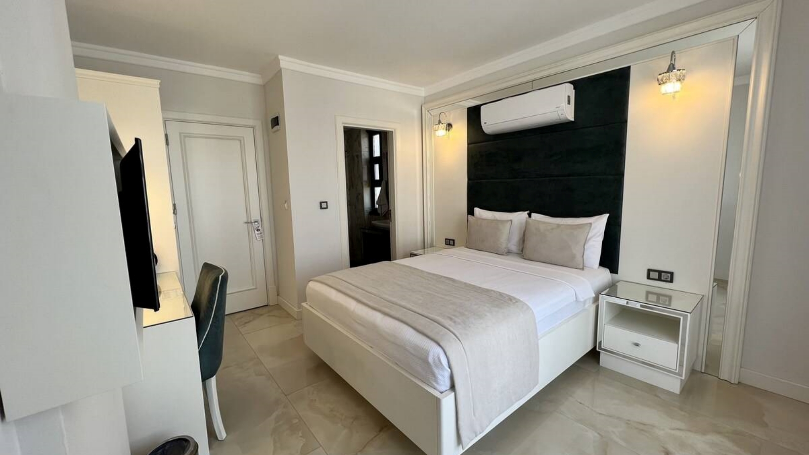 Deluks Bahce Manzaralı Oda