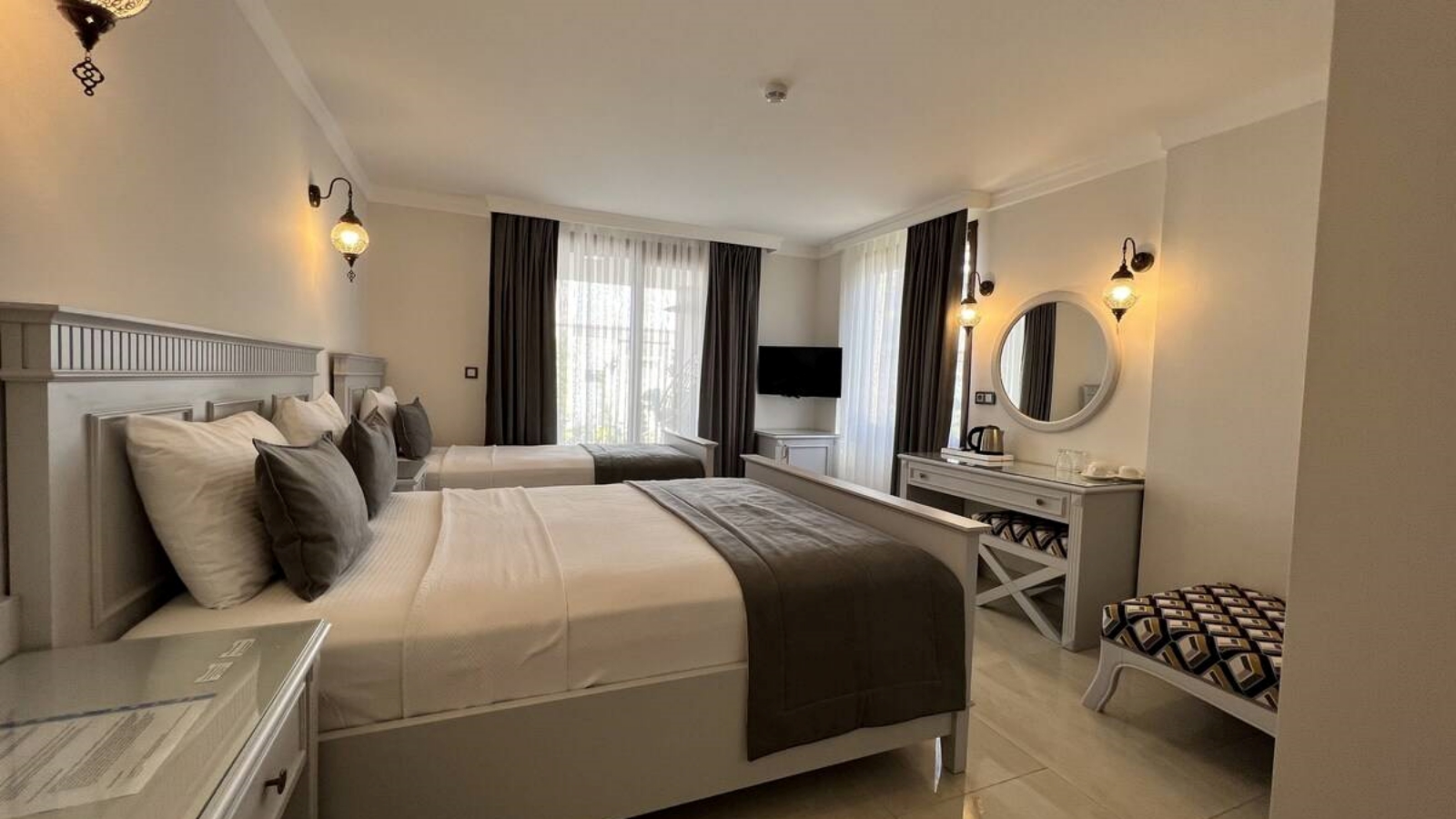 Teraslı Bahçe Manzaralı Oda