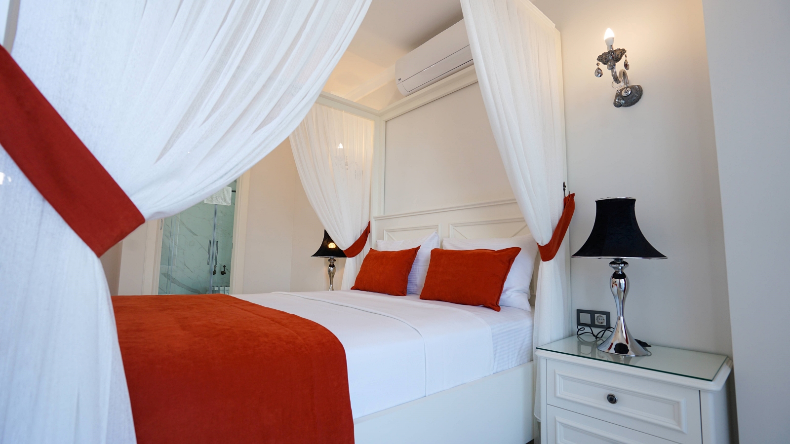 Jakuzili Deniz Manzaralı Oda