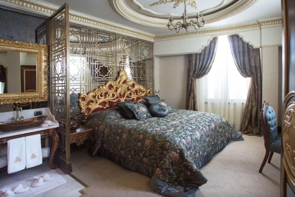 DELUXE ROOM WITH GOLDEN HORN VIEW