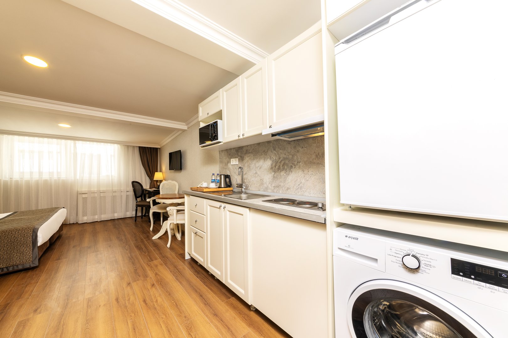 Deluxe Studio (no.16)