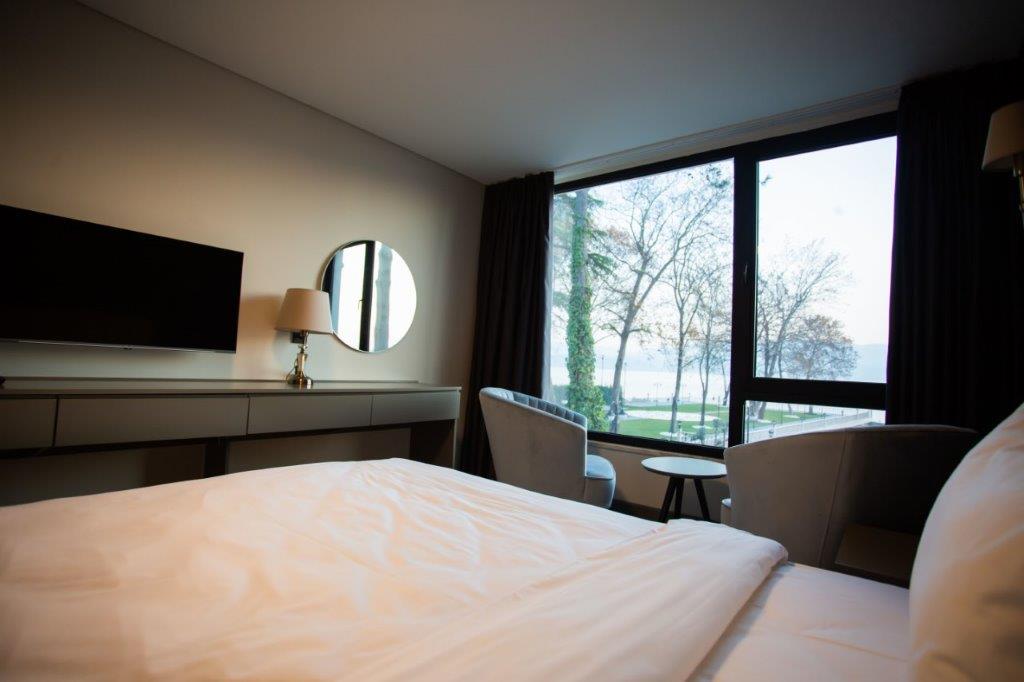 CLASSIC ROOM LAKE VIEW